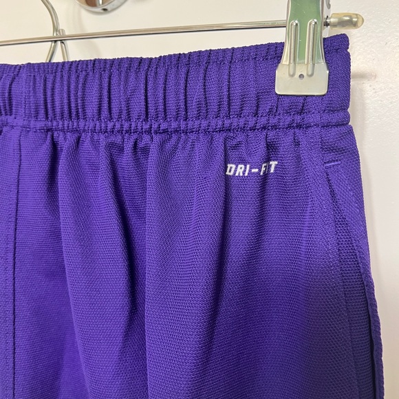 Nike Kobe Bryant dri-fit athletic shorts - Picture 2 of 9